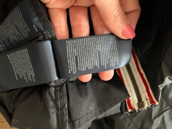 Černá lehká péřová prošívaná přechodová bunda Tommy Hilfiger - 5
