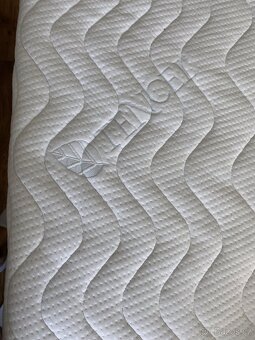 Postel z masivu Laura 210×180 cm + matrace - 5