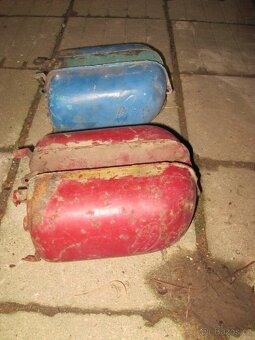 dvě nádrže na Jawa pařež 555;05 - 5