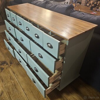 Dřevěná komoda ve venkovském stylu - 5