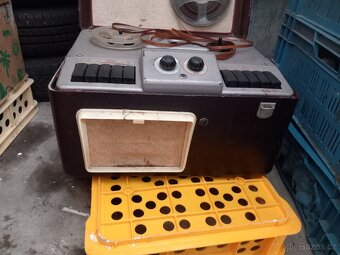 Elektronkový magnetofon MOM - 5