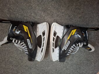 Hokejové Brusle Bauer Supreme M3 SR vel. 7 - 5