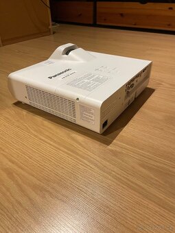 Nefunkční projektor panasonic PT-TW341RWXGA-na díly/opravu - 5