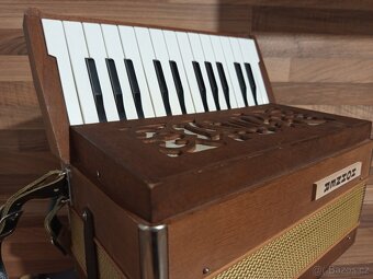 Dřevěný akordeon (harmonika, heligonka) Hohner - 5