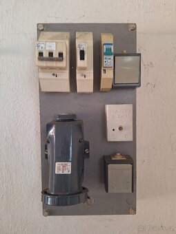 Pronájem garáže 20m2 220/380v - 5