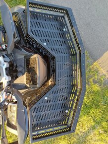 Kovový koš pro Gladiator sedí na G3 - 5