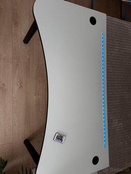 Psací stůl s LED - 5