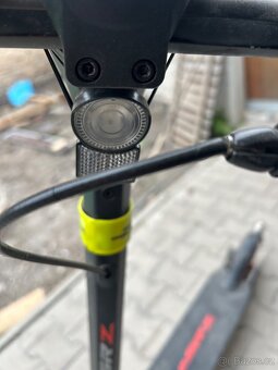 Prodám elektrokolobežku na díly apriilia esrz - 5