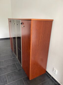 Stůl + prosklená komoda - 5