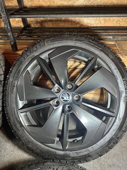 ALU Kola ŠKODA 5x112 R18 COMET Zánovní Zimní Pneu 225/45/18 - 5