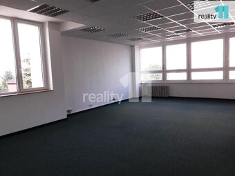 Pronájem kanceláře se službami v administrativní budově v P - 5