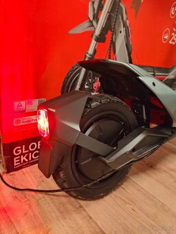 Segway Ninebot ZT3 PRO, úplně nova elektrokoloběžka, 40km/h - 5