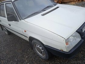 Škoda Favorit r.v. 1993 na náhradní díly - 5