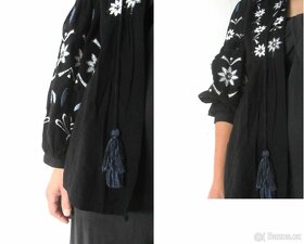 Černý lehký kabátek vyšívaný - 5