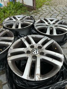 VW ORIGINAL GOLF CADDY TOURAN ŠKODA ALU DISKY 6,5X16 ET50 - 5