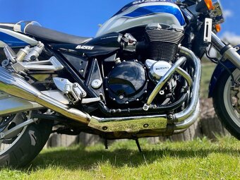 Suzuki GSX 1400 - 5