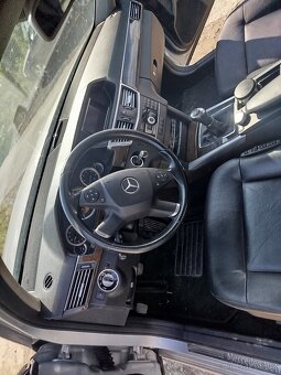 Mercedes E 212 - 5