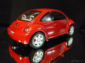 Volkswagen New Beetle VW Bburago 1/18 - 5