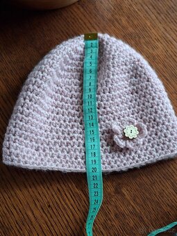 Háčkovaný set dvou čepic a nákrčníku - 5