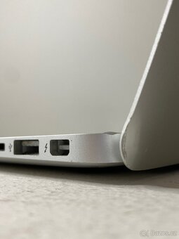 Apple MacBook Air 13″ (Early 2015) - 5