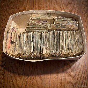 3 krabice výstřižků známek ČSR II - 5