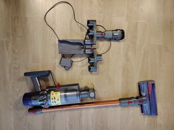 Aku bezdrátový vysavač Dyson V10 - 5