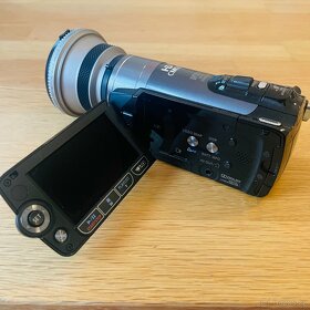 Canon Legria HF200 + objektiv Raynox - 5