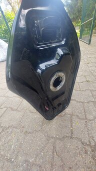 Nádrž na Suzuki GSF 650 bandit - 5