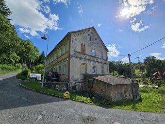 Prodej vícegeneračního domu se 3 bytovými jednotkami včetně  - 5