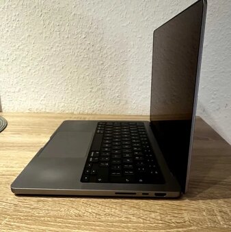 MacBook M2 Pro 14” 2023 — 16 GB RAM/512 GB SSD ideální stan, - 5