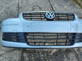 VW Touran facelift - přední náraznik , kapota - 5