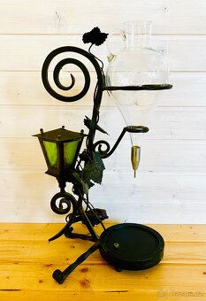 Stará kovaná lampa s nádobou na víno - 5