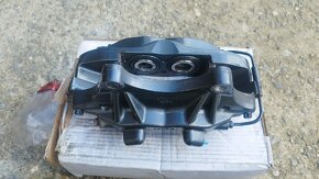 Prodám brzdovy třmen Brembo 4 pístkový - 5