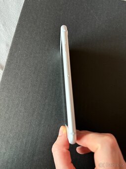 iPhone 8, 128 GB bílý - 5