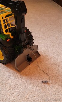 Bruder lesny traktor John Deere 7930 - 5