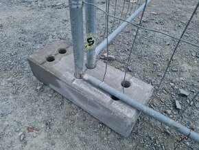 Betonové patky k mobilnímu plotu váha 32kg - 5