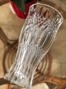 Skleněná lisovaná váza, výška 30 cm - 5