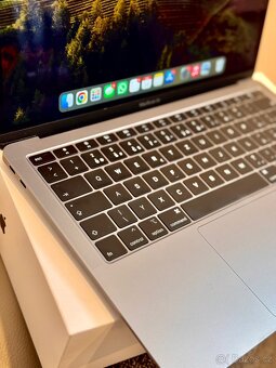MacBook Air 13 (2019) 8 GB / 128 GB – výborný stav - 5