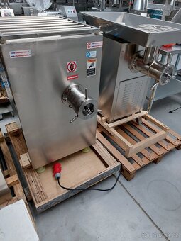 Mlýnek na maso JR 100 Řeznický vlček, Řezačka masa JR 100 - 5