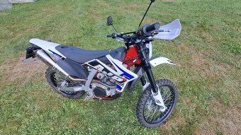 Kvalitní španělské enduro AJP 250 - 5