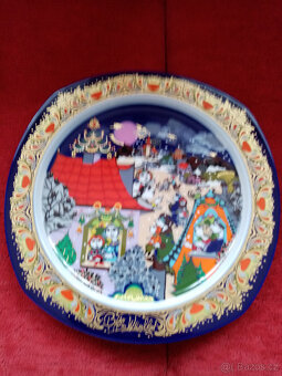 Dekorativní porcelánové talíře na zavěšení na zed - 5
