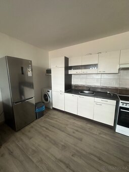 Pronájem bytu 2+kk s 2 balkony – 50 m², 11. patro - 5
