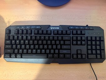 PlayStation 4 slim - 5