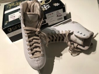 Dívčí zimní brusle - 5