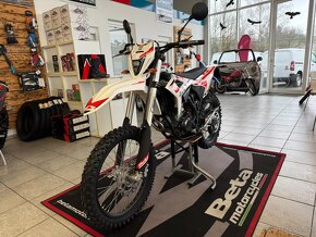 RR Enduro 4T 125 T MY25 - bílá - 5
