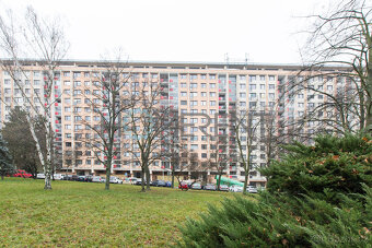 Pronájem prostorného bytu 3+1 s lodžií, sklepem a výtahem –  - 5