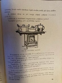 Šicí stroj, kniha Doma a školní zpráva - 5