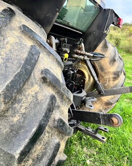 Traktor Case s čelním nakladačem - 5