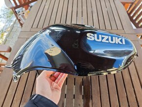 Suzuki Bandit 1200 - nádrž - - svody - 5