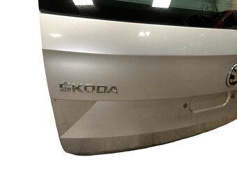 Páté dveře stříbrná LA7W Škoda Superb 2 FL kombi r.v. 2014 - 5